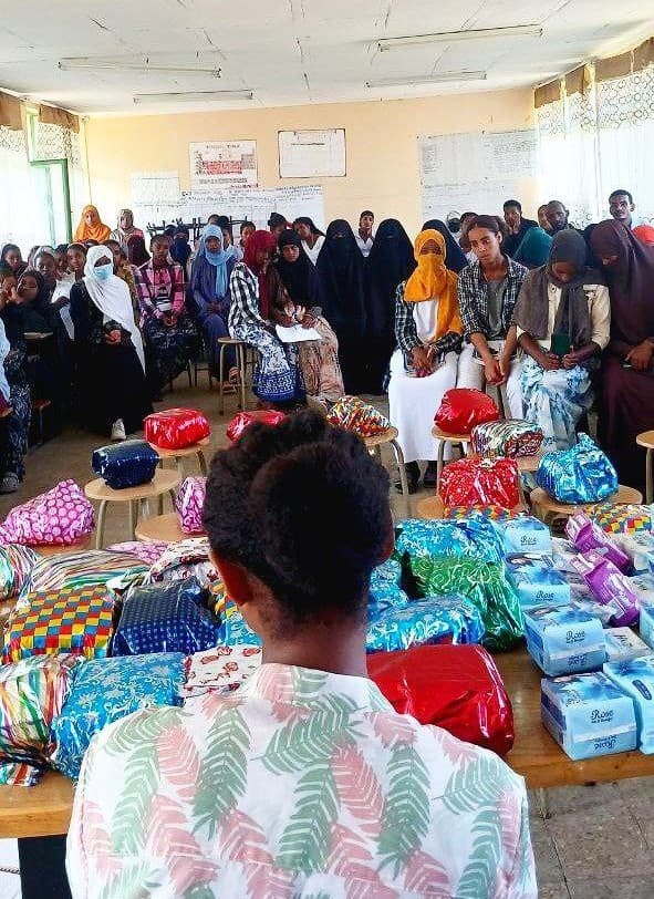 የንፅህና መጠበቂያ ቁሳቁስ ልገሳ እና የግንዛቤ ማስጨበጫ ፕሮግራም